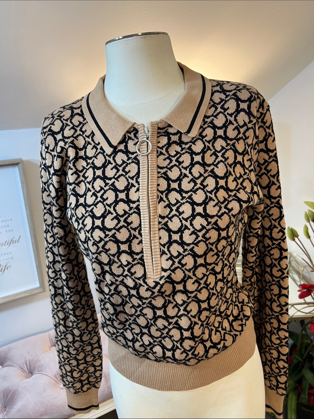 Guess All-Over Print Beige and Black Monogram Polo Zip Knit Sweater Size Large